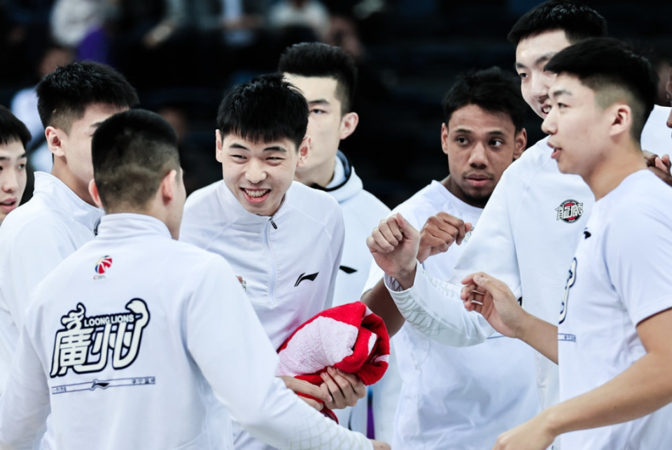 窗口期金州勇士调整名单以备国王杯，豪取连胜环节打磨，震撼外界，临场指挥获称赞