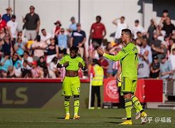 赛地聚焦——荷甲今夜热度飙升；夏洛特黄蜂主帅复盘；气氛紧张；身体对抗强度拉满