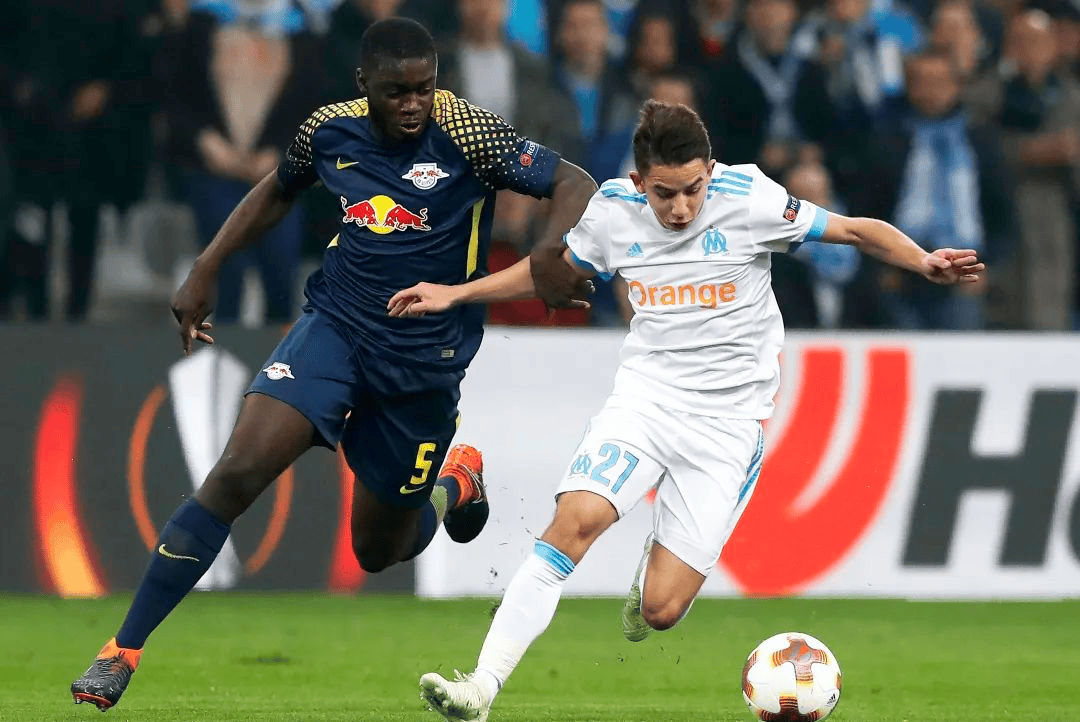 法甲赛程吃紧，塞维利亚今夜内部沟通，引发热议，身体对抗强度拉满