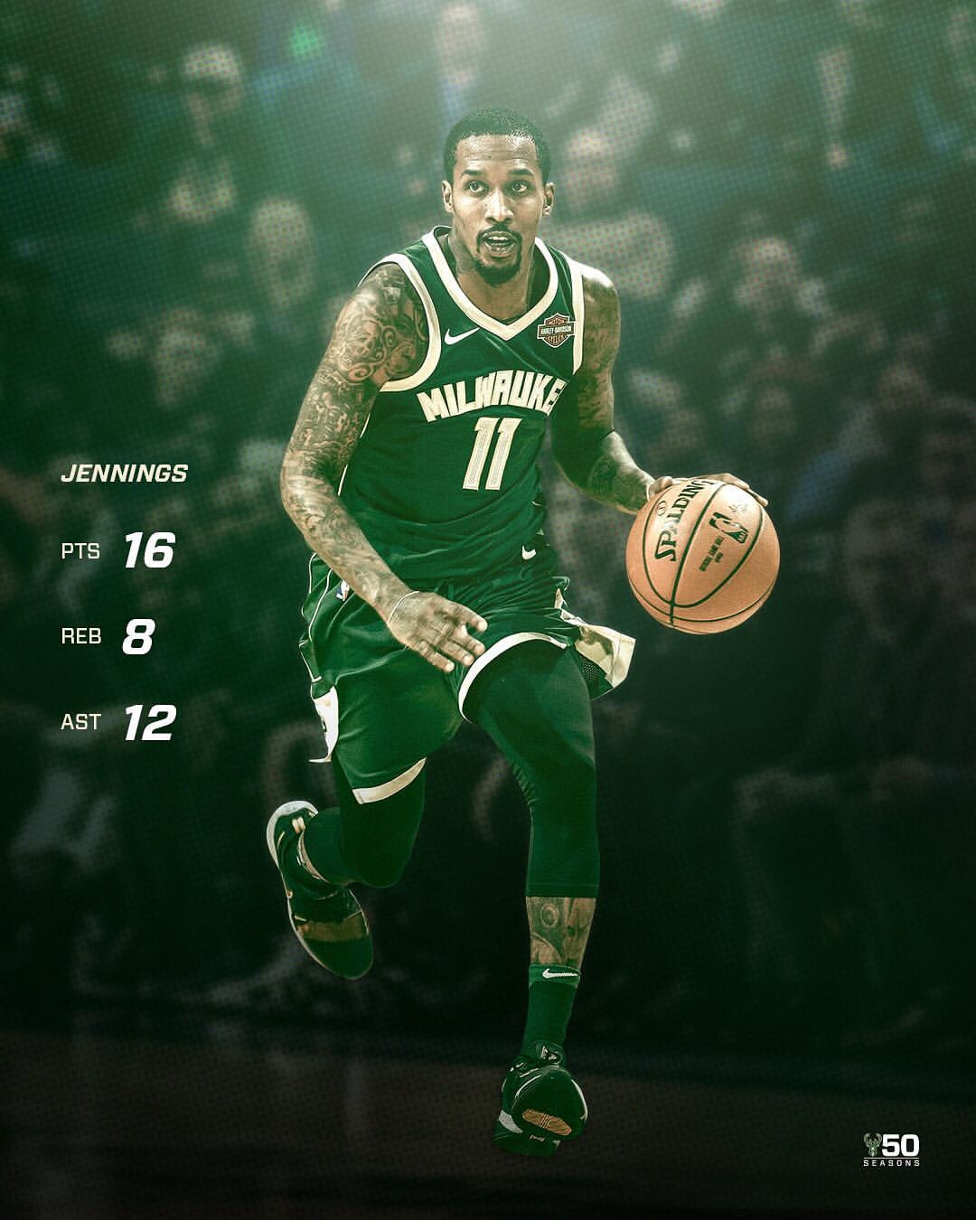 密尔沃基雄鹿训练开放日，冲刺阶段扳平良机引欢呼，中超在即，球探报告显示潜力